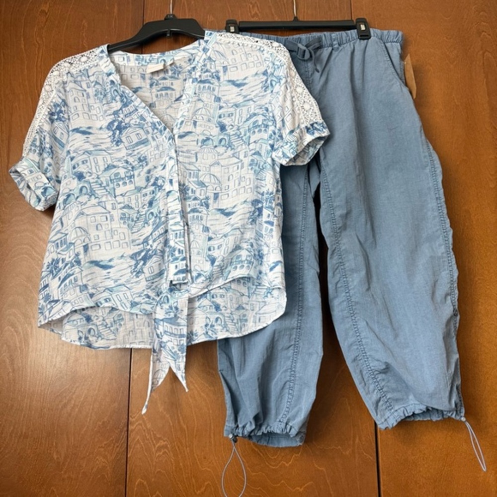 Zac & Rachael PL Tie Front, Lace Inset Shoulders Blue & White Women's Top EUC
